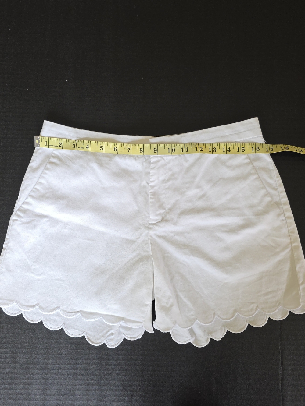 Banana Republic White Scalloped Shorts High Waisted Quiet Luxury Coastal Chic - Picture 5 of 6